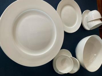 SMAAK/ wit porseleinen servies beschikbaar voor biedingen