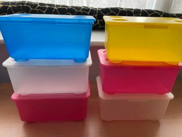 6 gekleurde kinder bakjes zie op foto’s beschikbaar voor biedingen