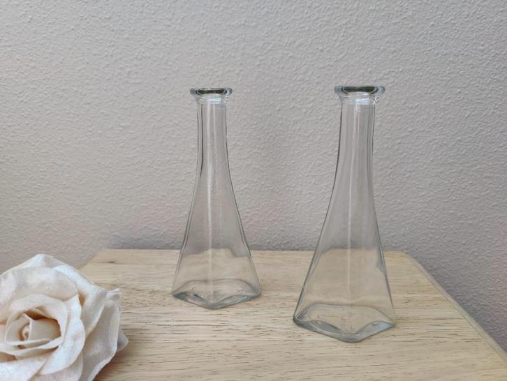 Twee vintage glazen vaasjes, aparte vorm retro, Huis en Inrichting, Woonaccessoires | Vazen, Zo goed als nieuw, Overige kleuren