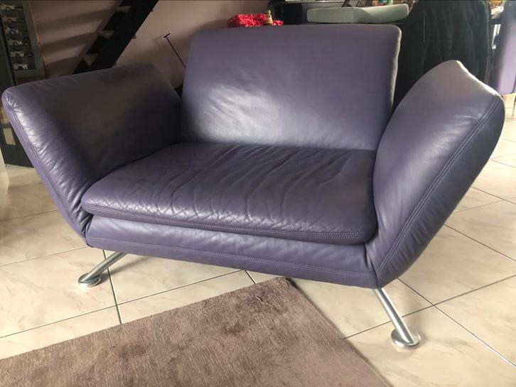 Leder leer loveseat, 2 zits smalle bank, divan paars lila., Huis en Inrichting, Banken | Sofa's en Chaises Longues, Zo goed als nieuw
