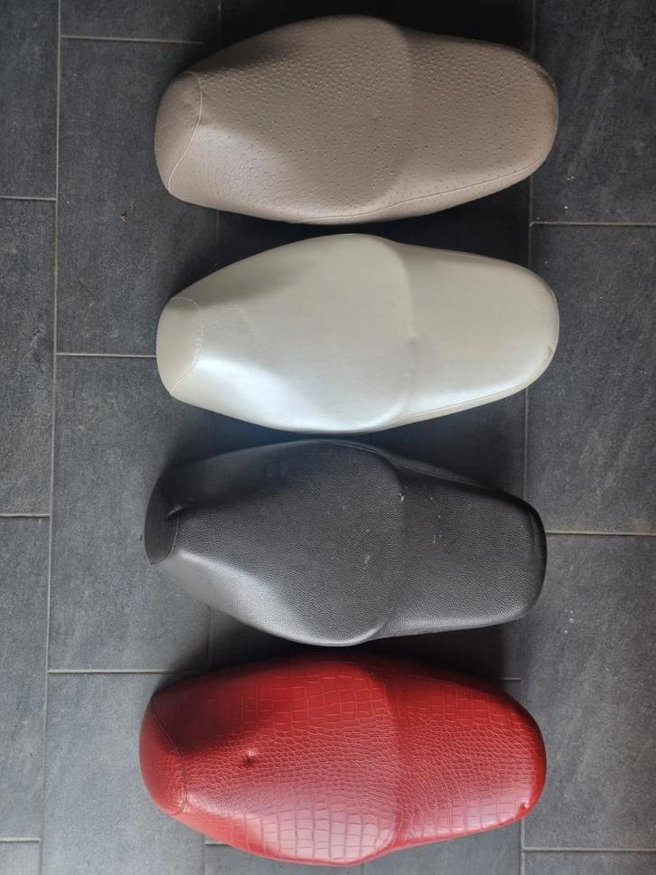 Buddyseat AGM, La Souris, GTS, Berini Retro, Fietsen en Brommers, Brommeronderdelen | Scooters, Gebruikt, Overige merken, Zadel