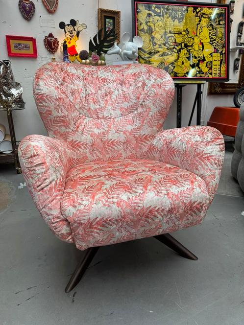 One of a kind fauteuil in unieke stoffering, Huis en Inrichting, Fauteuils, Zo goed als nieuw, Stof, 75 tot 100 cm, Ophalen
