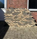 Vierkante tegels gratis ophalen in Echt, Tuin en Terras, Tegels en Klinkers, Ophalen, Gebruikt, Beton, Klinkers