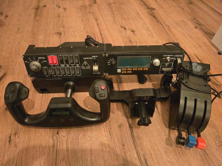 Saitek Flight Yoke, Multipanel en Switch Panel - Complete Se, Computers en Software, Joysticks, Gebruikt, Ophalen of Verzenden