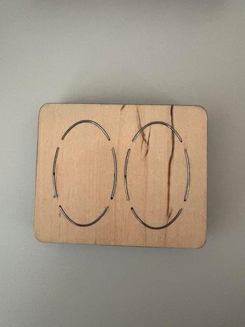 Houten stans voor knipjes beschikbaar voor biedingen