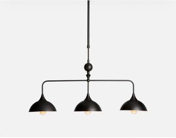 Zwarte hanglamp met 3 lichtkappen beschikbaar voor biedingen