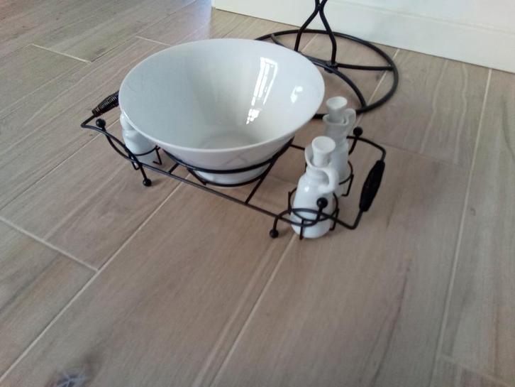 Slakom in prachtig rek met olie/azijn stel en zoutstrooier, Huis en Inrichting, Woonaccessoires | Schalen en Manden, Nieuw, Rechthoekig