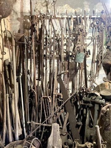 Zeer grote collectie antieke gereedschappen / oud ijzer beschikbaar voor biedingen