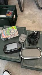 PSP 1004 model inclusief 5 spellen, Spelcomputers en Games, Spelcomputers | Sony PSP, Ophalen, Gebruikt, Zwart