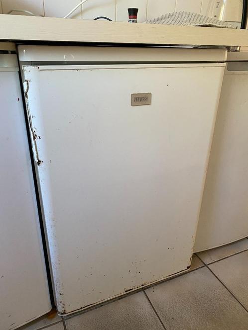 fridge with small freezer, Witgoed en Apparatuur, Koelkasten en IJskasten, Gebruikt, Met vriesvak, Minder dan 85 cm, 45 tot 60 cm