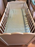 Babybed, Kinderen en Baby's, Kinderkamer | Bedden, Ophalen of Verzenden, Zo goed als nieuw