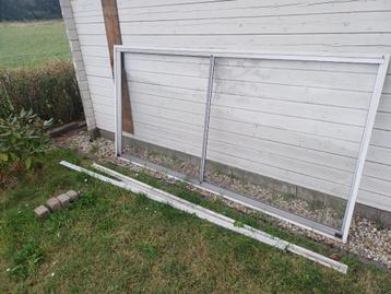 Aluminium schuif raamkozijn met glas beschikbaar voor biedingen