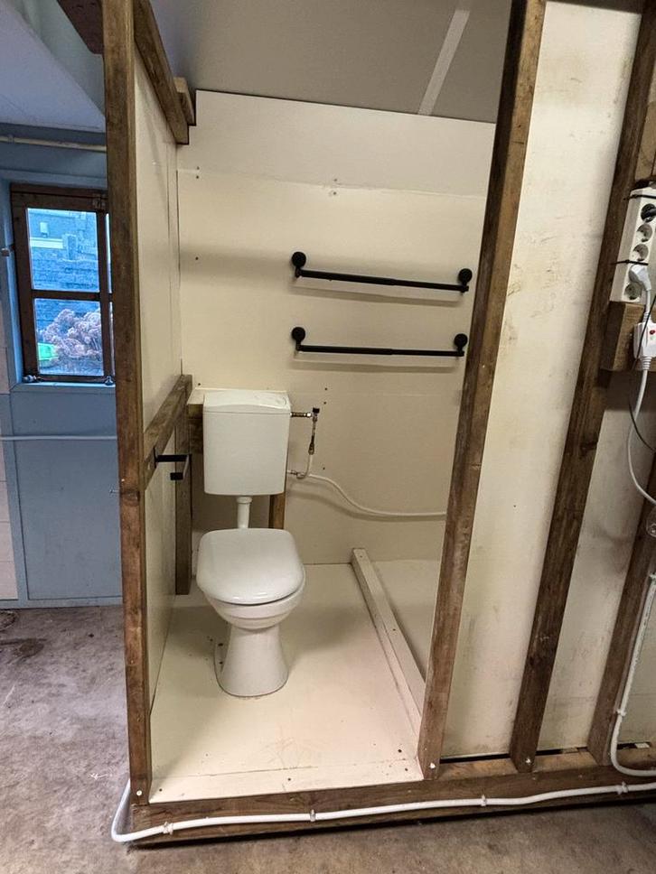 Nooddouche Badkamer met Boiler., Huis en Inrichting, Badkamer | Complete badkamers, Gebruikt, Met douche, Ophalen