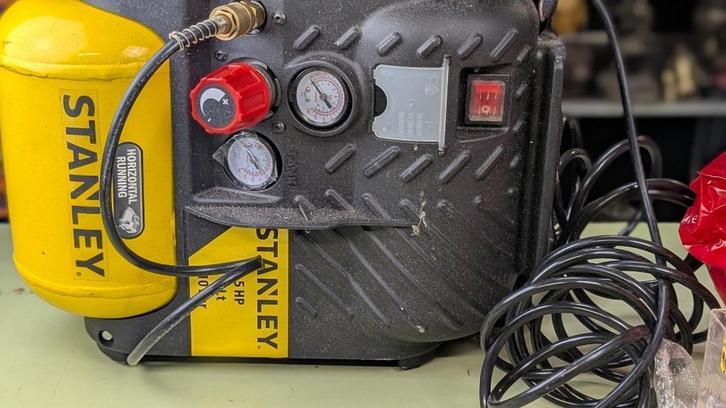 Compressor  Stanley, Doe-het-zelf en Verbouw, Compressors, Zo goed als nieuw, 10 bar of meer, Minder dan 25 liter, Minder dan 200 liter/min
