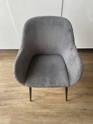 6 Grijze Ribstof Eetkamerstoelen beschikbaar voor biedingen