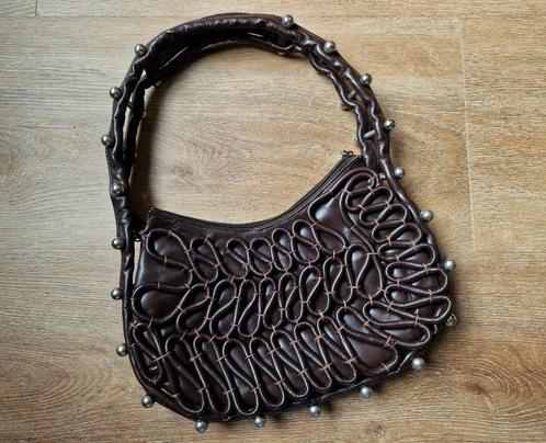 Donkerbruine schoudertas met prachtige details ZGAN, Sieraden, Tassen en Uiterlijk, Tassen | Damestassen, Zo goed als nieuw, Bruin