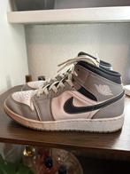 Nike Air Jordan 1 Mid Light Smoke Grey, Kleding | Heren, Schoenen, Overige kleuren, Ophalen of Verzenden, Nike Air Jordan, Sneakers of Gympen