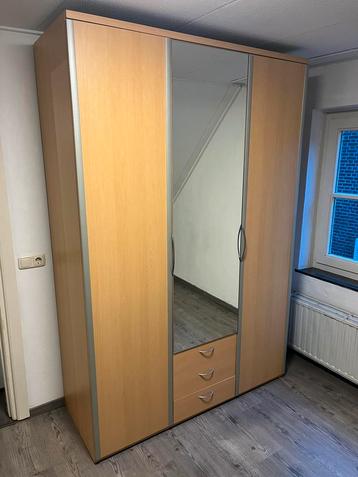 GRATIS Kleding kast 140x60x220 cm beschikbaar voor biedingen