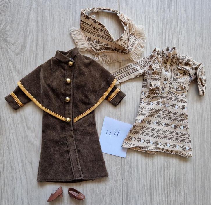 Tk div vintage barbie Fleur set 1266 mantel, jurk enz, Verzamelen, Poppen, Gebruikt, Kleertjes, Verzenden