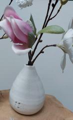 Klein wit vaasje exclusief bloemetjes, Minder dan 50 cm, Nieuw, Ophalen of Verzenden, Wit