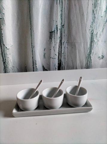 Witte tapa/sausschaaltjes beschikbaar voor biedingen