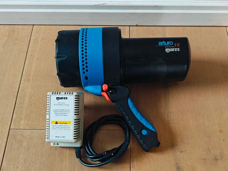 Mares Arturo 12 Booster, Watersport en Boten, Duiken, Zo goed als nieuw, Duiklamp, Ophalen of Verzenden