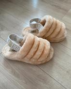 UGG Fluff Yeah Pantoffels/Slides beige maat 38, Kleding | Dames, Schoenen, Ophalen of Verzenden, Zo goed als nieuw, Beige, Pantoffels of Sloffen