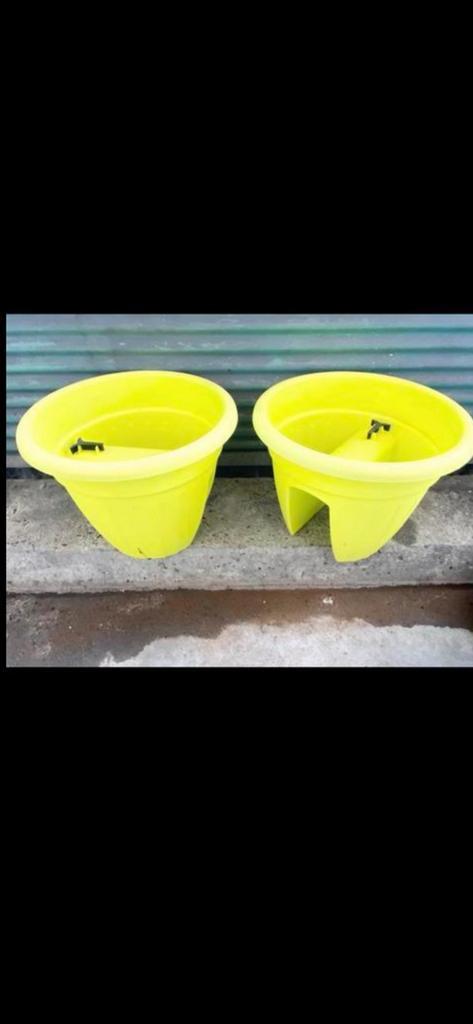 set:  2 MOOIE APPELGROENE BLOEMPOTTEN, Tuin en Terras, Bloempotten, Zo goed als nieuw, Kunststof, Balkon, Tuin, Minder dan 40 cm