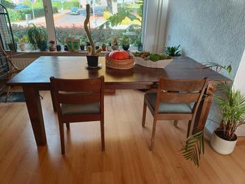 Houten Eettafel  beschikbaar voor biedingen