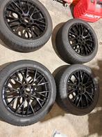 Velgen 19 inch Zwart met Winterbanden 235/50(audi Q3 2022), Gebruikt, Banden en Velgen, Winterbanden, 235 mm