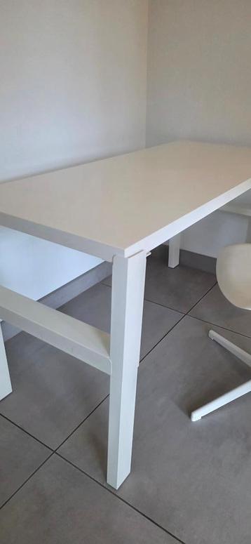 Ikea Pahl Bureau 128 breed x 58 diep verstelbaar in hoogte beschikbaar voor biedingen