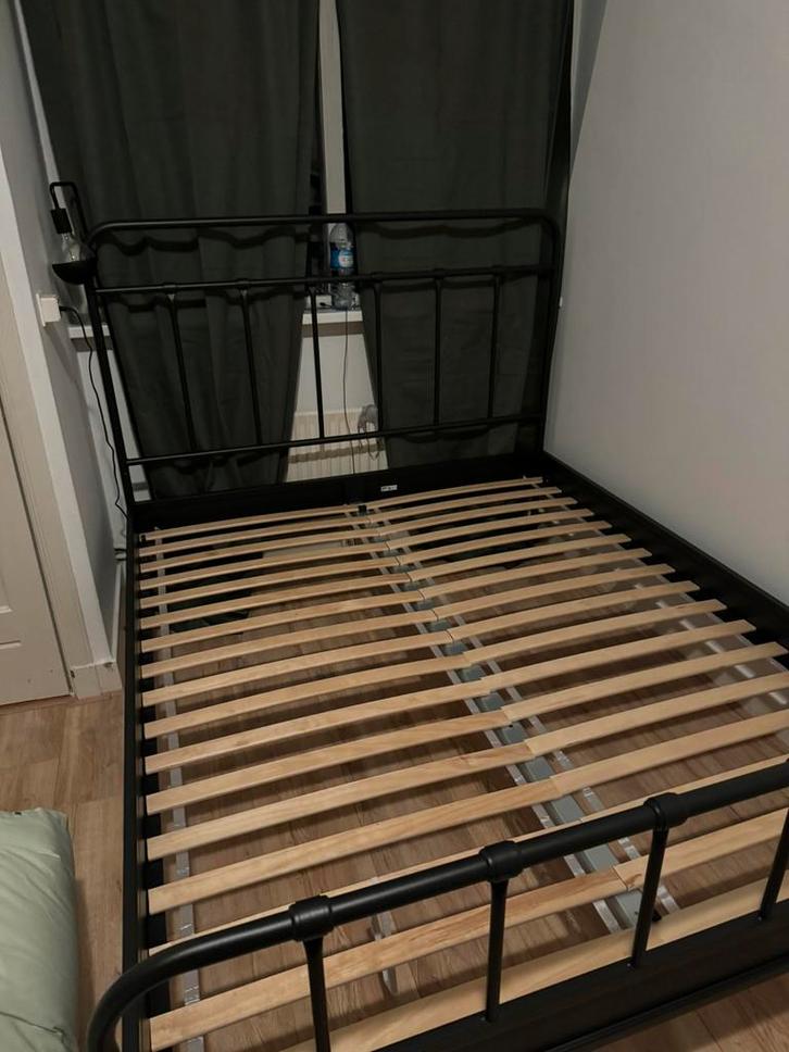 IKEA metalen bedframe 160x200 – bijna nieuw, Huis en Inrichting, Slaapkamer | Bedden, Zo goed als nieuw, Tweepersoons, 160 cm