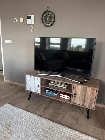 TV Meubel met Opbergruimte beschikbaar voor biedingen