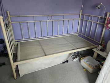 Bed metaal crème 200x90cm