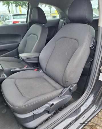 Interieur Audi A1 8X 3 deurs beide voorstoelen en achterbank beschikbaar voor biedingen