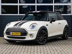 Mini 1.5 Cooper Serious Business | Navi | Xenon | Keyless |, Voorwielaandrijving, Gebruikt, 4 stoelen, Leder en Stof