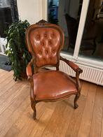 Oude leren fauteuil met houtsnijwerk, Ophalen, Gebruikt, Minder dan 75 cm, 50 tot 75 cm