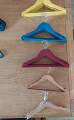 20 Houten Kledinghangers - Diverse Kleuren, Kleding | Dames, Kledinghangers, Ophalen, Gebruikt, Hout, Kinderen
