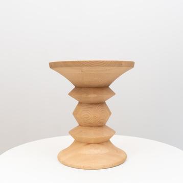 4x Vitra Eames Stool A - Massief Kastanjehout beschikbaar voor biedingen