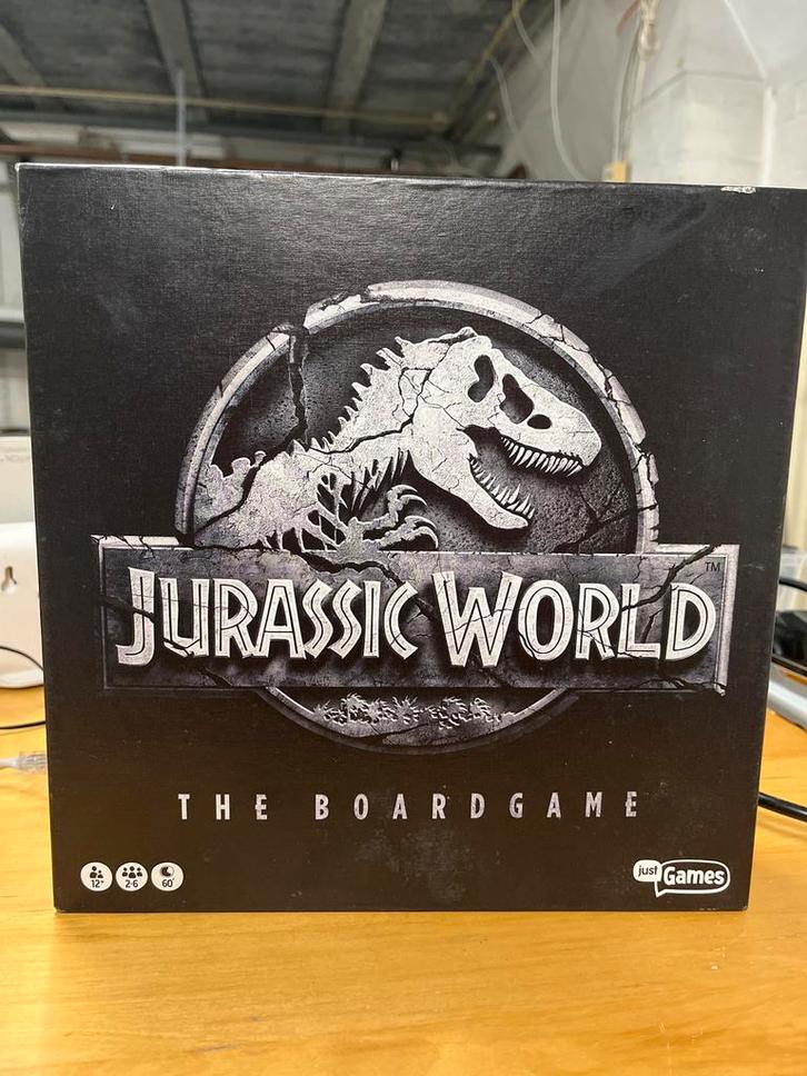 Jurassic World Bordspel - Bouw je eigen park!, Hobby en Vrije tijd, Gezelschapsspellen | Bordspellen, Nieuw, Een of twee spelers