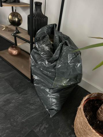 Vuilniszak met diverse kleding - GRATIS beschikbaar voor biedingen