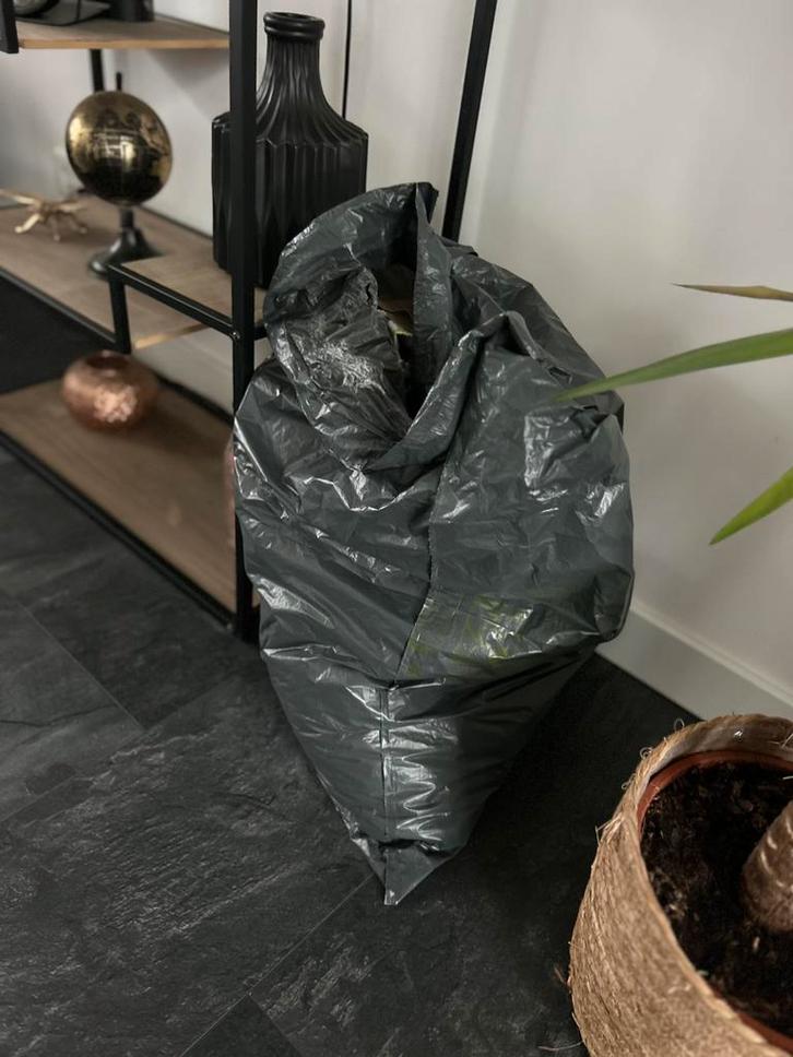 Vuilniszak met diverse kleding - GRATIS, Kleding | Dames, Dames-kledingpakketten, Gedragen, Ophalen