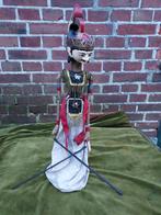 Indische wajangpop met rode sjerp., Antiek en Kunst, Verzenden