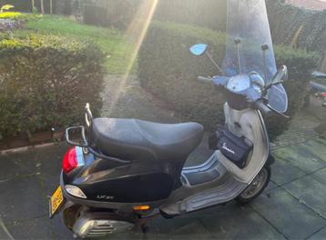 Vespa LX 50 - 2006 (45 km/u) beschikbaar voor biedingen