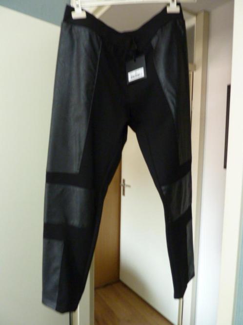 NÜ Denmark zwarte winterbroek Nieuw met prijsk maat xxl is 4, Kleding | Dames, Broeken en Pantalons, Zo goed als nieuw, Maat 46/48 (XL) of groter