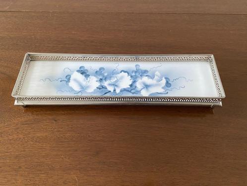 Antiek dienblaadje met porseleinen tegel en metalen rand., Antiek en Kunst, Antiek | Woonaccessoires, Ophalen of Verzenden