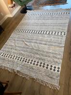 Handgemaakt vloerkleed zandkleur met print, Ophalen, Gebruikt, Crème, 100 tot 150 cm
