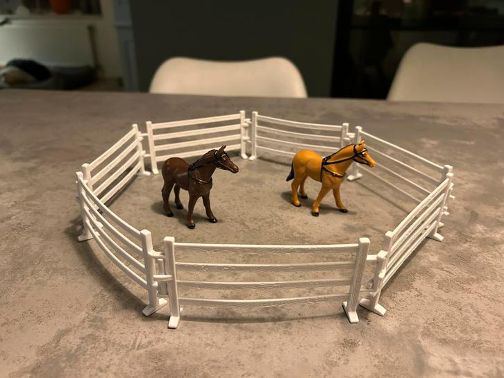 2 Veulens met Weidehek - Speelgoed, Kinderen en Baby's, Speelgoed | Overig, Zo goed als nieuw, Jongen of Meisje, Ophalen