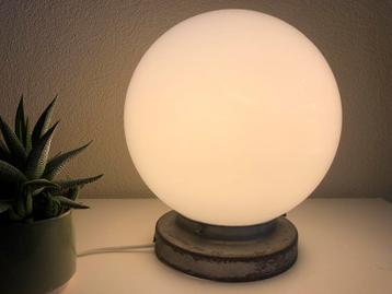 Grote antieke bolplafondlamp | opaline glas | plafonniere beschikbaar voor biedingen