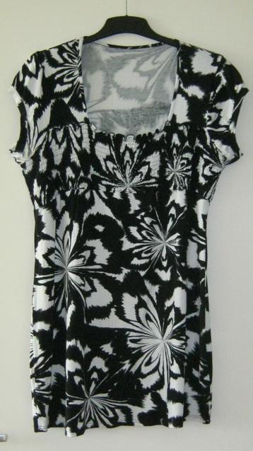 NIEUWE Miss Etam mini jurk, zwart met witte bloemen, 46/48. beschikbaar voor biedingen